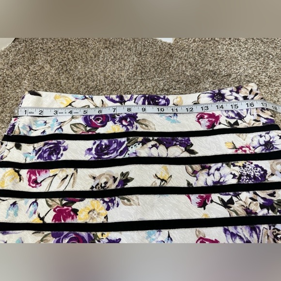 WHITE HOUSE BLACK MARKET Purple Pink Yellow Striped Straight Pencil Skirt Sz 10 - Picture 5 of 5